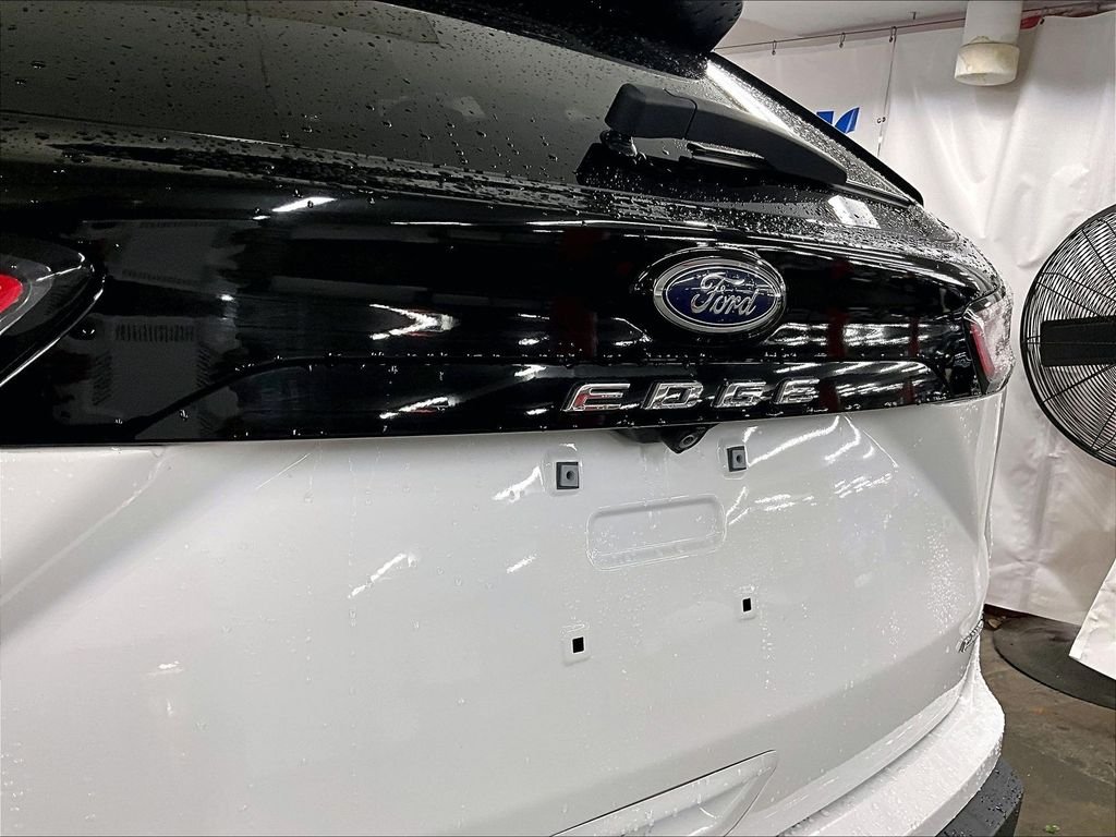 Used 2022 White Ford SEL image 28