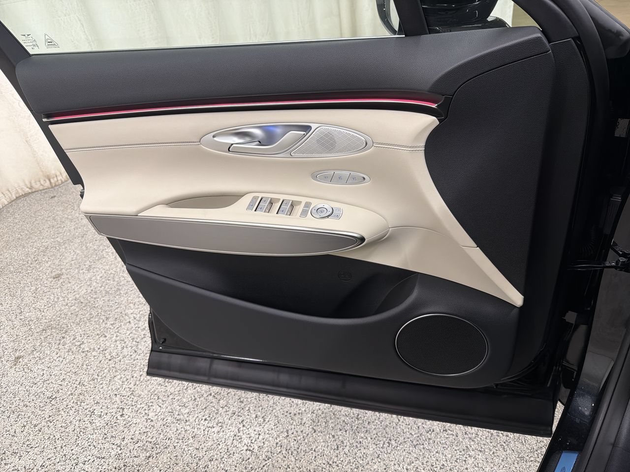 New 2027 Vik Black Genesis 2.5T SELECT image 18