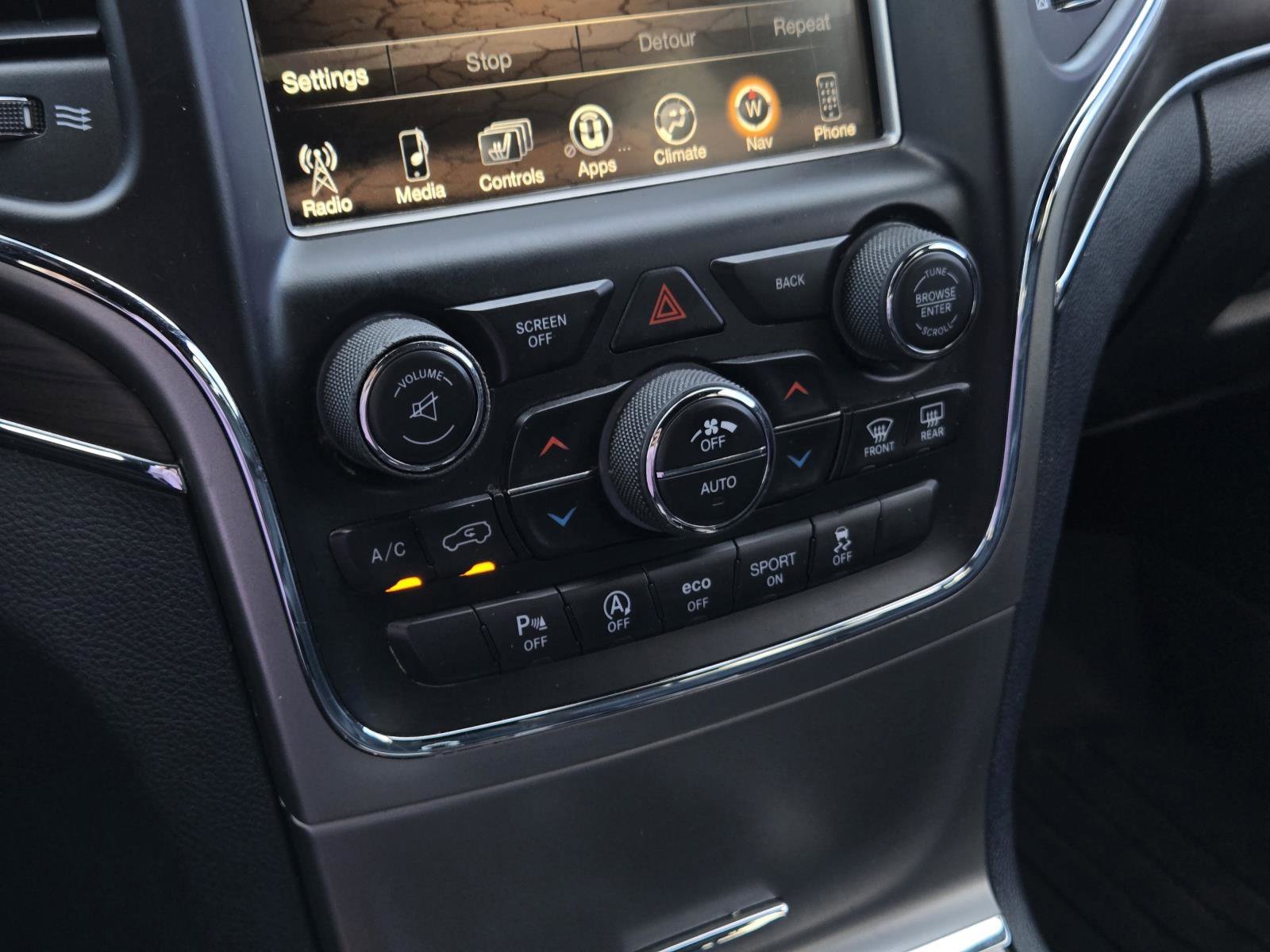 Used 2017 Ivory 3-Coat Jeep Overland image 23