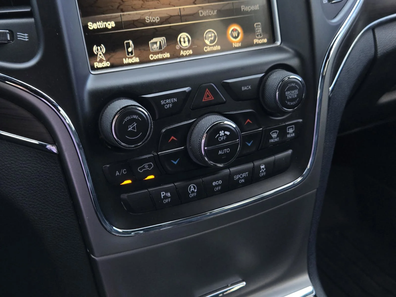 Used 2017 Ivory 3-Coat Jeep Overland image 23