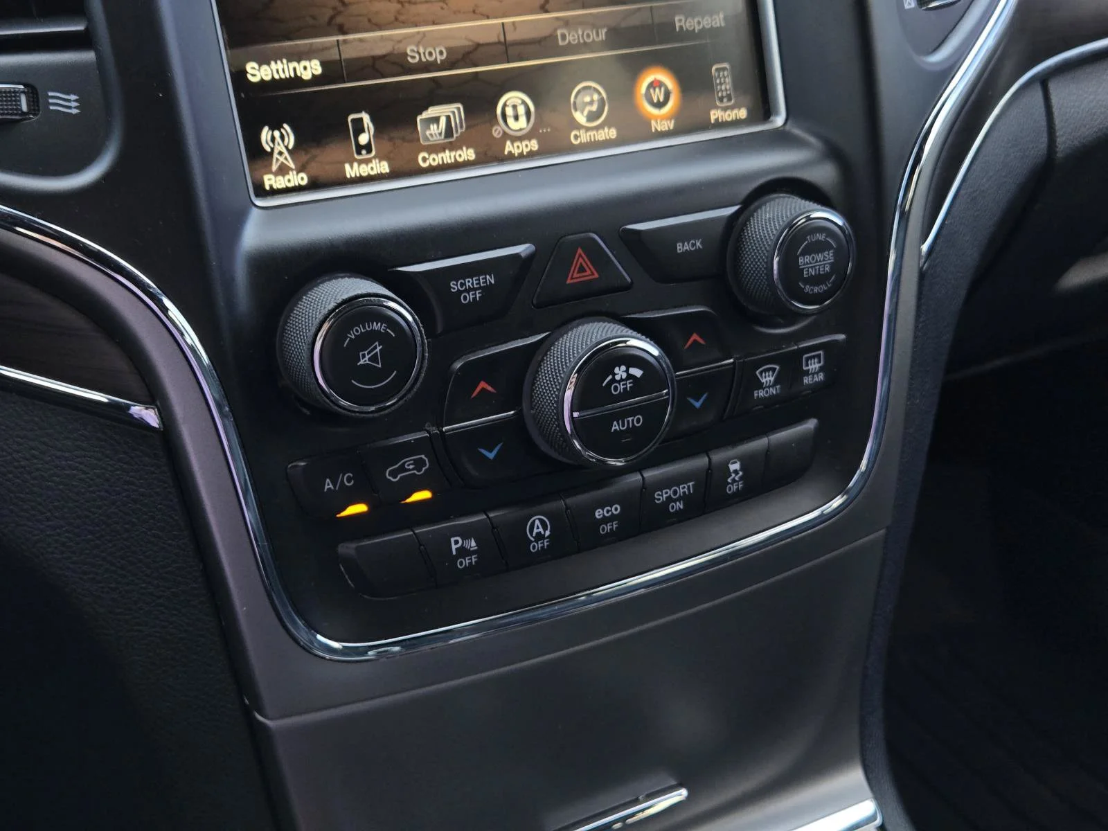 Used 2017 Ivory 3-Coat Jeep Overland image 23