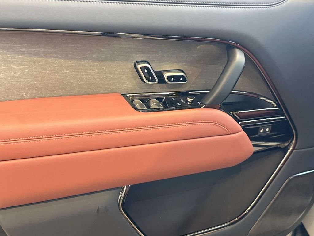 New 2026 Ethereal Frost Satin Land Rover SV Signature Suite image 24