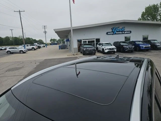 Used 2023 Black Nissan Platinum image 11