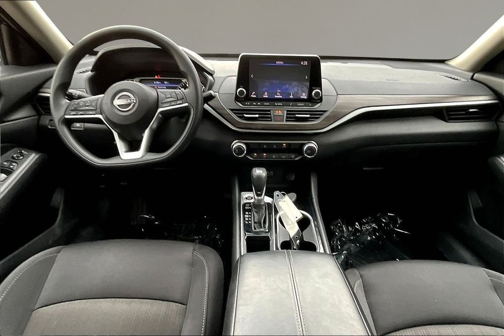 Used 2024 Super Black Clearcoat Nissan 2.5 SV image 7