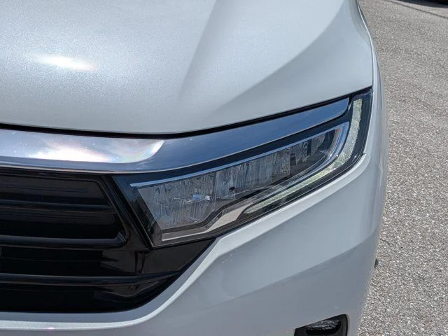 Certified Used 2022 Platinum White Pearl Honda EX image 10