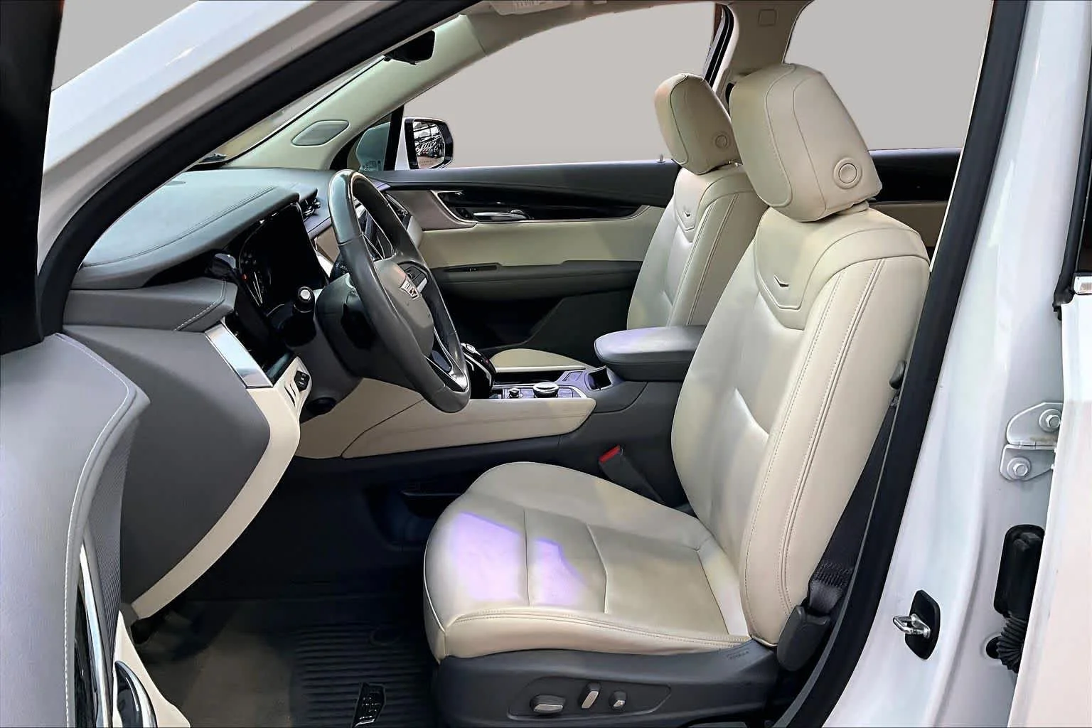 Pre-Owned 2022 Cadillac XT6 Premium Luxury