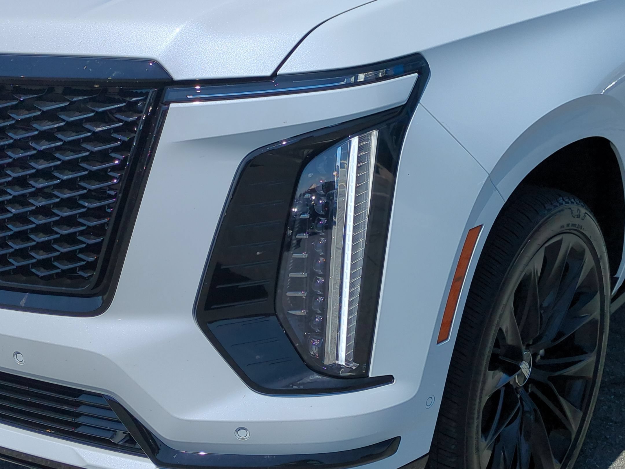 New 2026 Vibrant White Tricoat Cadillac Platinum Sport image 9