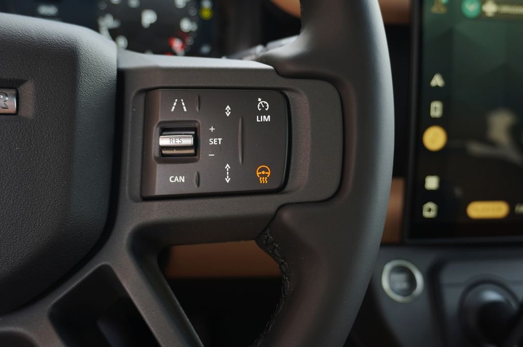 New 2026 Santorini Black Land Rover X-Dynamic SE image 17