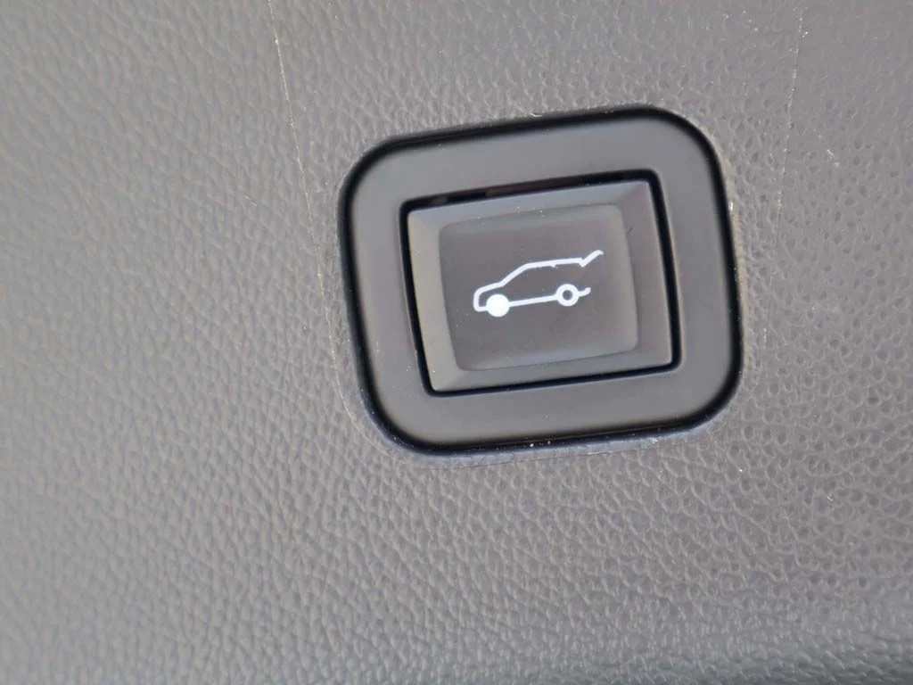 Used 2023 White Buick Premium Group image 25