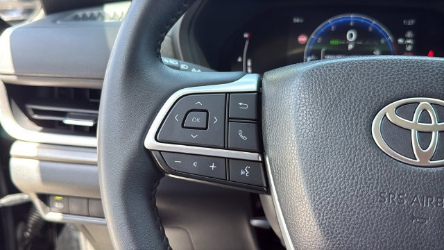Used 2025 Midnight Black Metallic Toyota XLE image 21