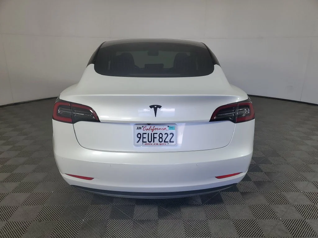 Used 2019  Tesla Standard Range Plus image 5