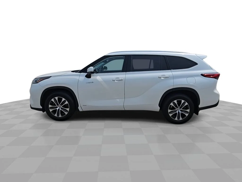 Used 2021  Toyota XLE image 5