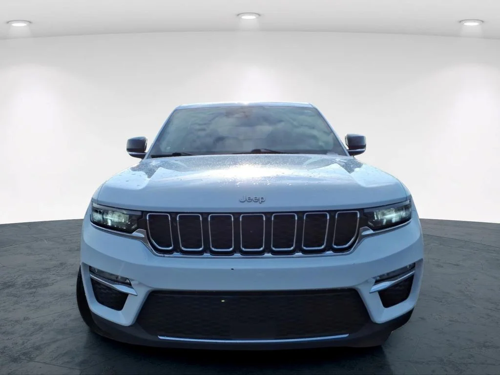 Used 2024 White Jeep Limited image 4