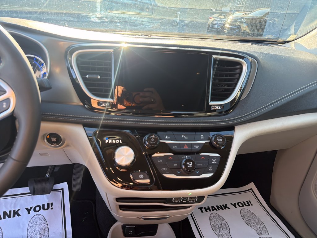 Used 2023 Black Chrysler Touring L image 15