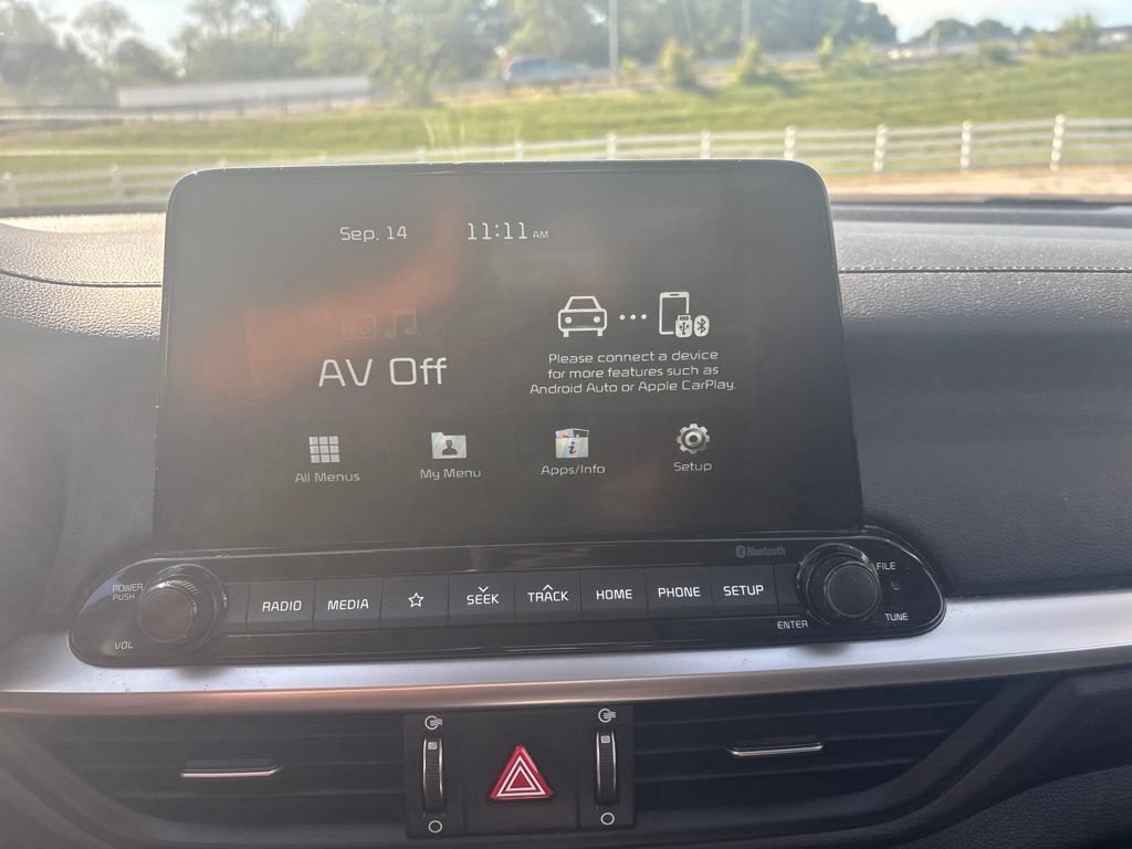 Used 2019 Silky Silver Kia LXS image 6