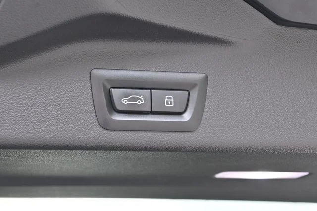 Used 2023 Black BMW sDrive40i image 7