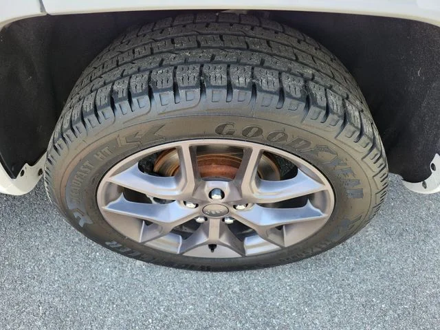 Used 2021 White Jeep Limited image 6
