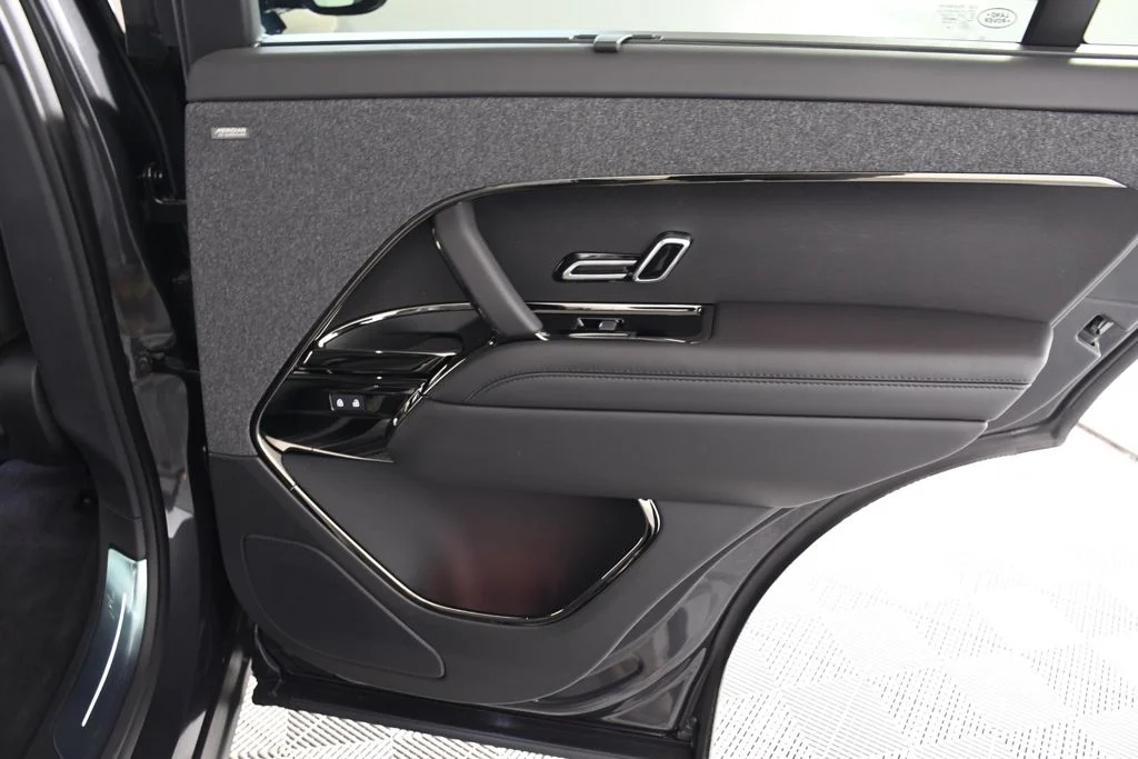 New 2026 Carpathian Gry Land Rover Dynamic SE image 20
