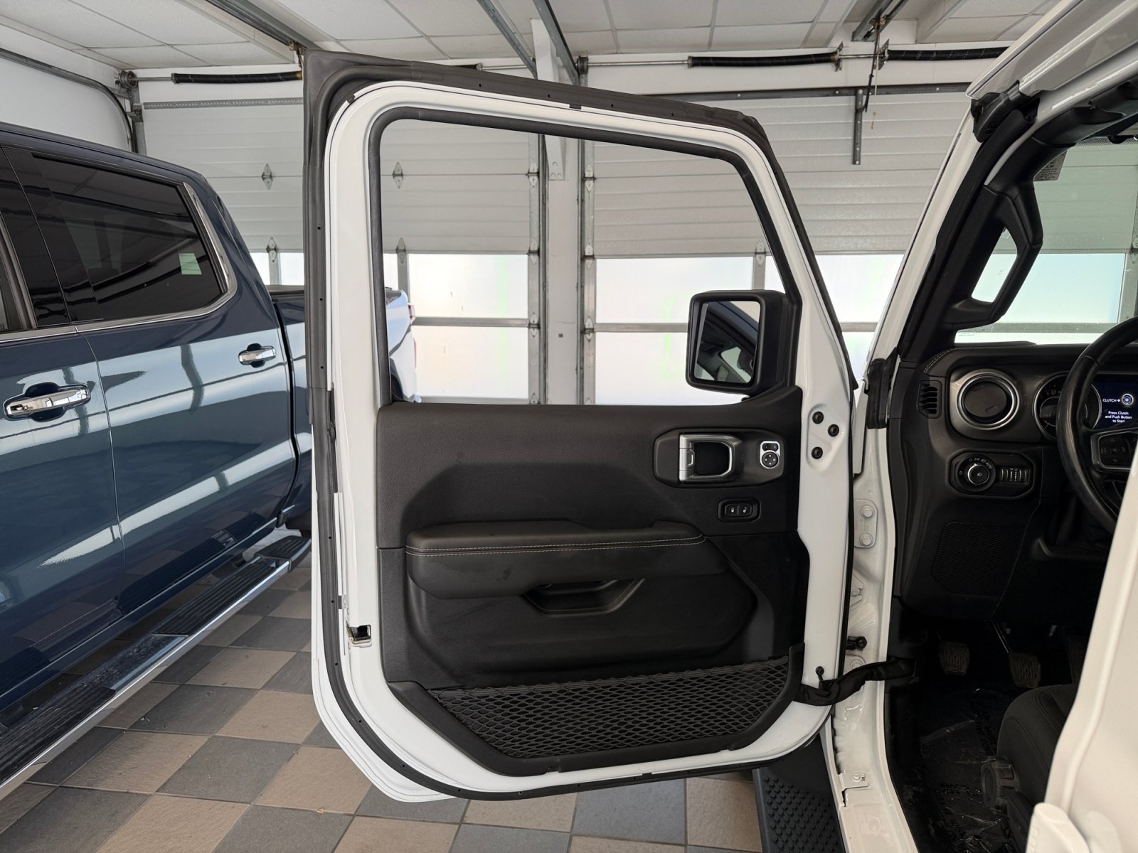 Used 2021 Bright White Clearcoat Jeep Unlimited Sahara image 27