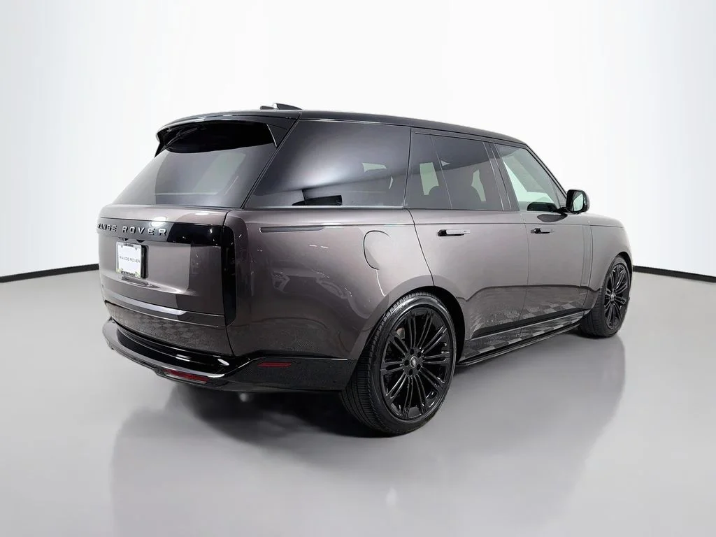 Certified Used 2024 Gray Land Rover SE image 5