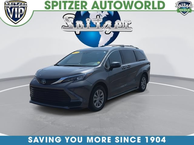 Used 2025  Toyota LE image 4