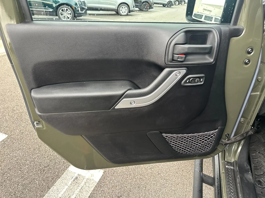 Used 2016 Green Jeep Unlimited Rubicon image 15