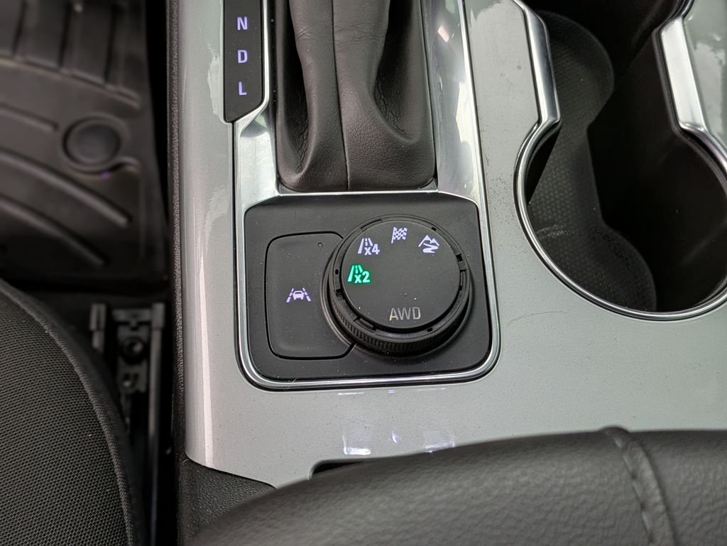 Used 2021 White Chevrolet LT image 30