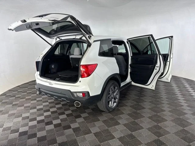 Used 2023 White Honda EX-L image 18