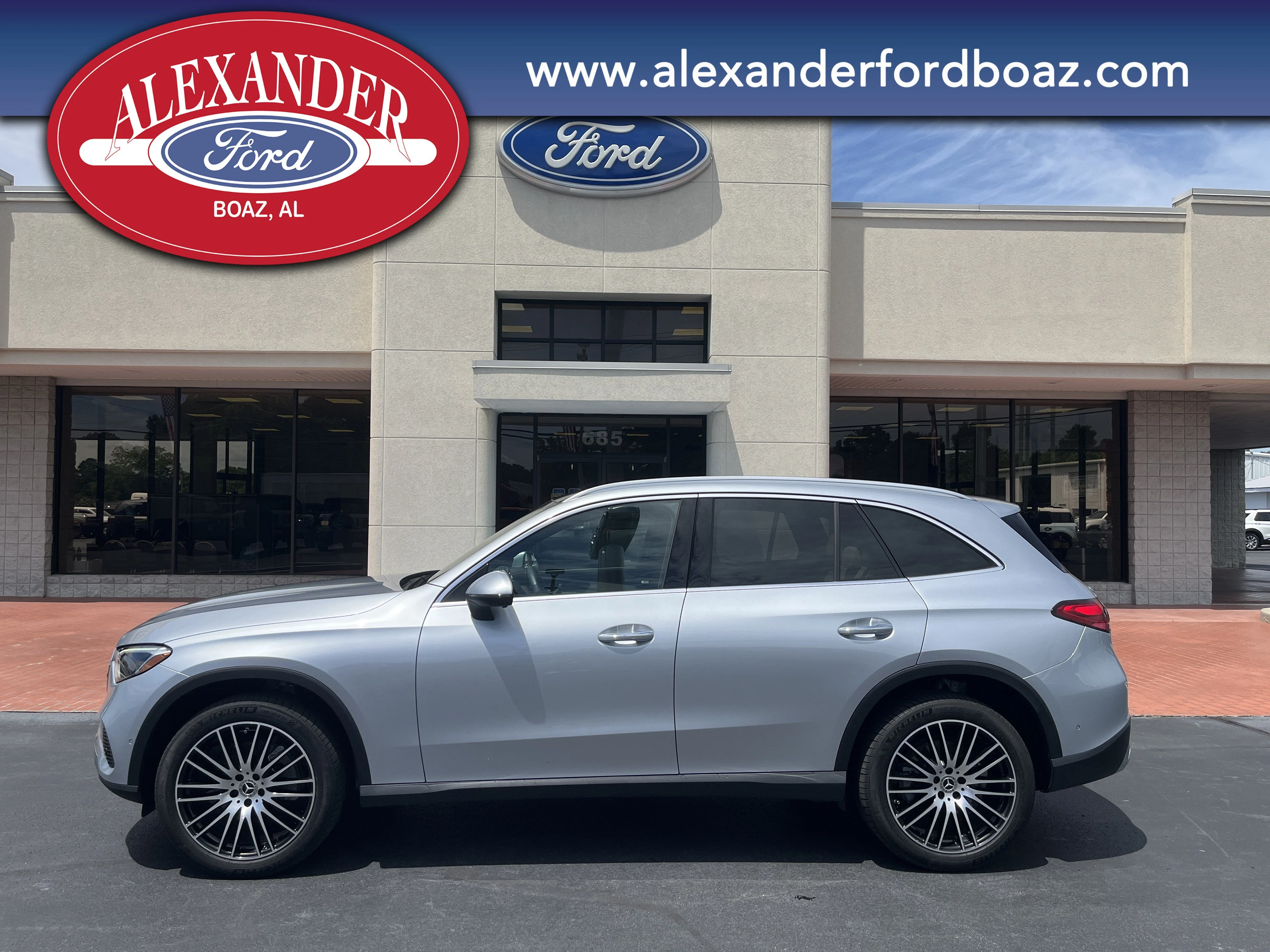 Used 2025 Silver Mercedes-Benz GLC 300 image 5