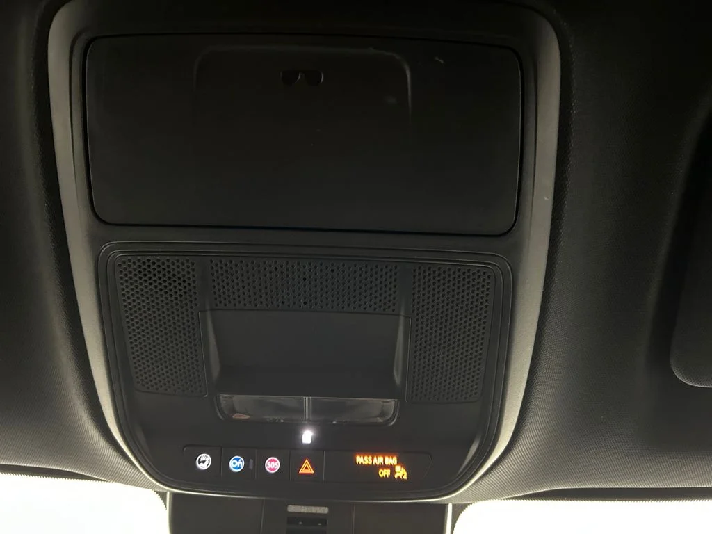 Used 2025 White GMC Elevation image 29
