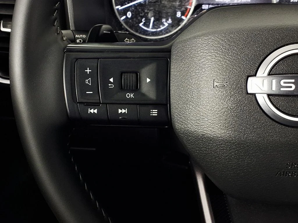 Used 2025 Blue Nissan SV image 19