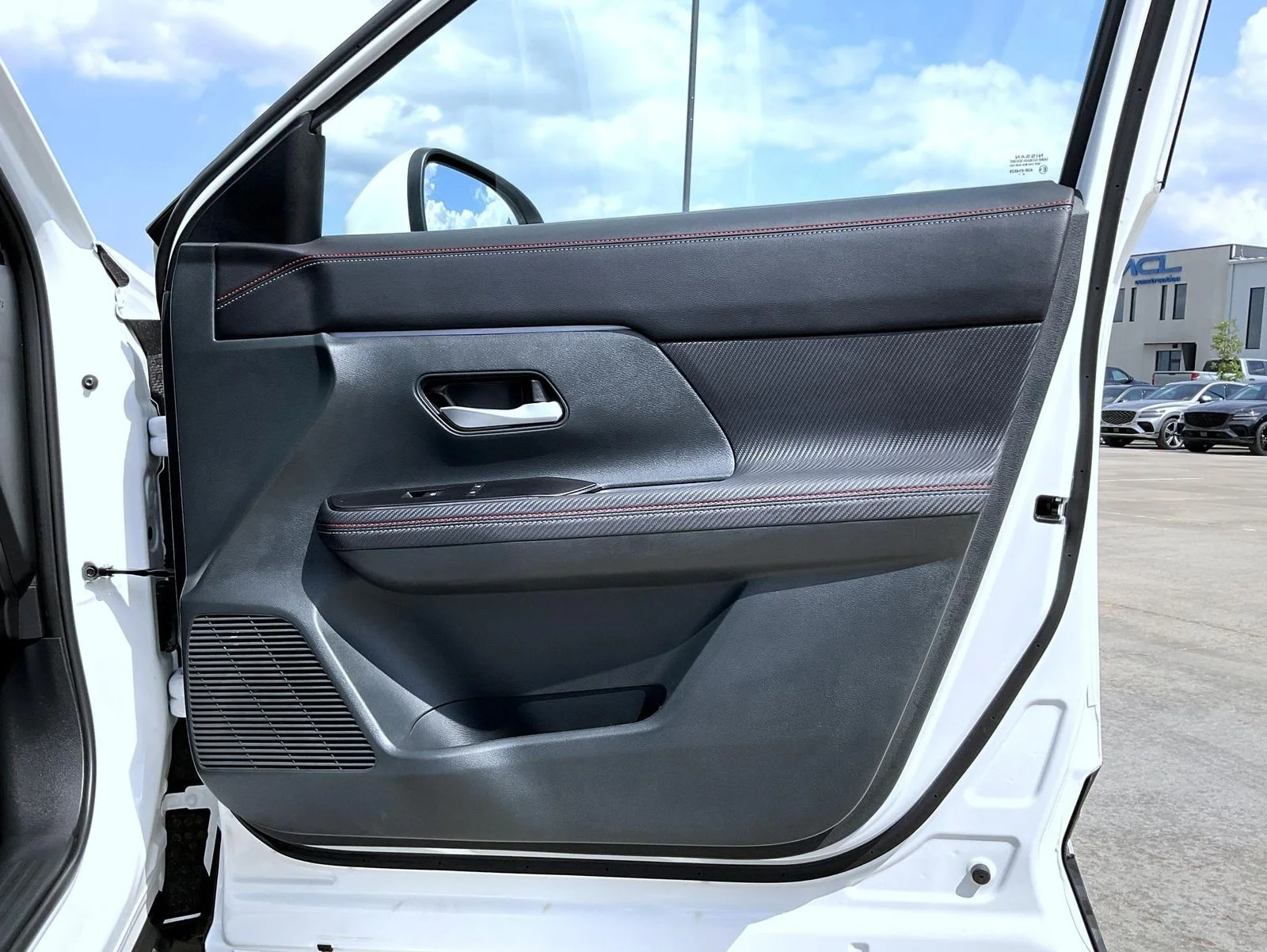 Certified Used 2025 White Nissan SR image 17