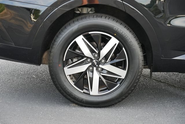 Used 2022 Black Kia EX image 9