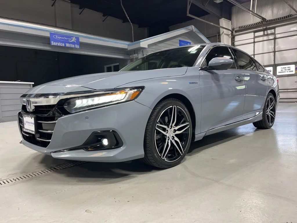 Certified Used 2022 Sonic Gray Pearl Honda Touring image 3