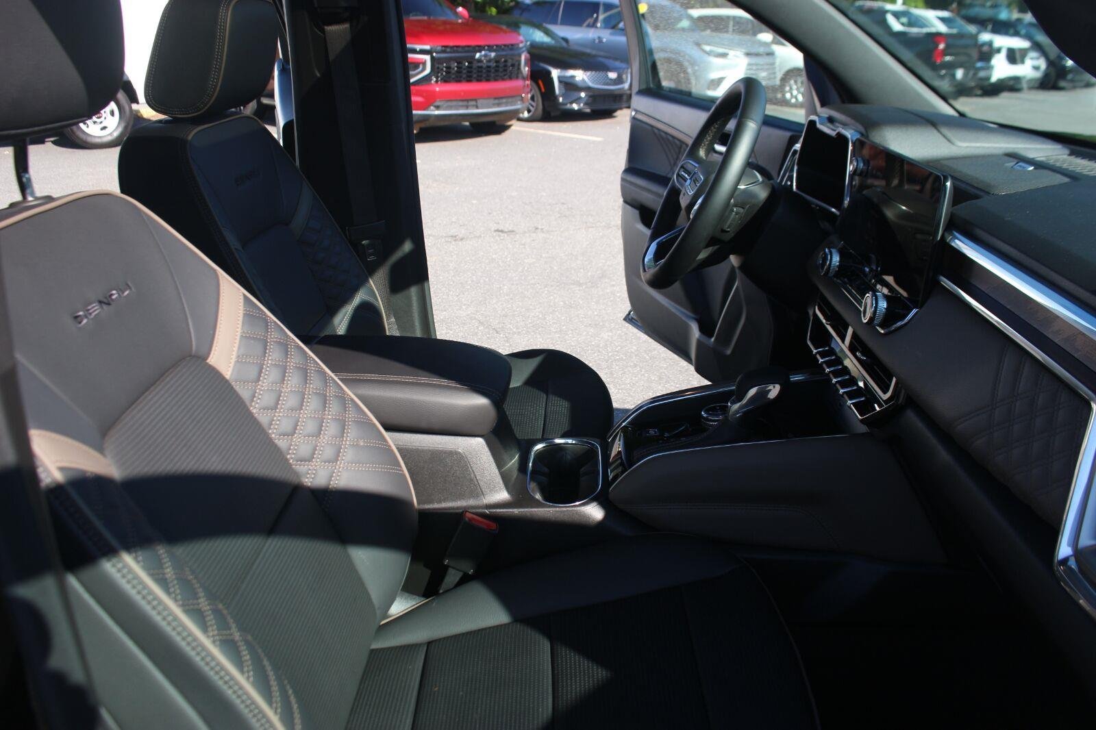 Used 2024 Onyx Black GMC Denali image 34