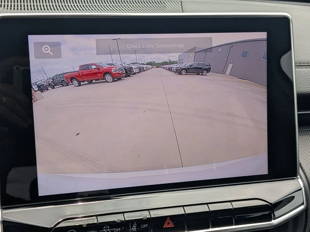 New 2026 White Jeep Latitude image 21