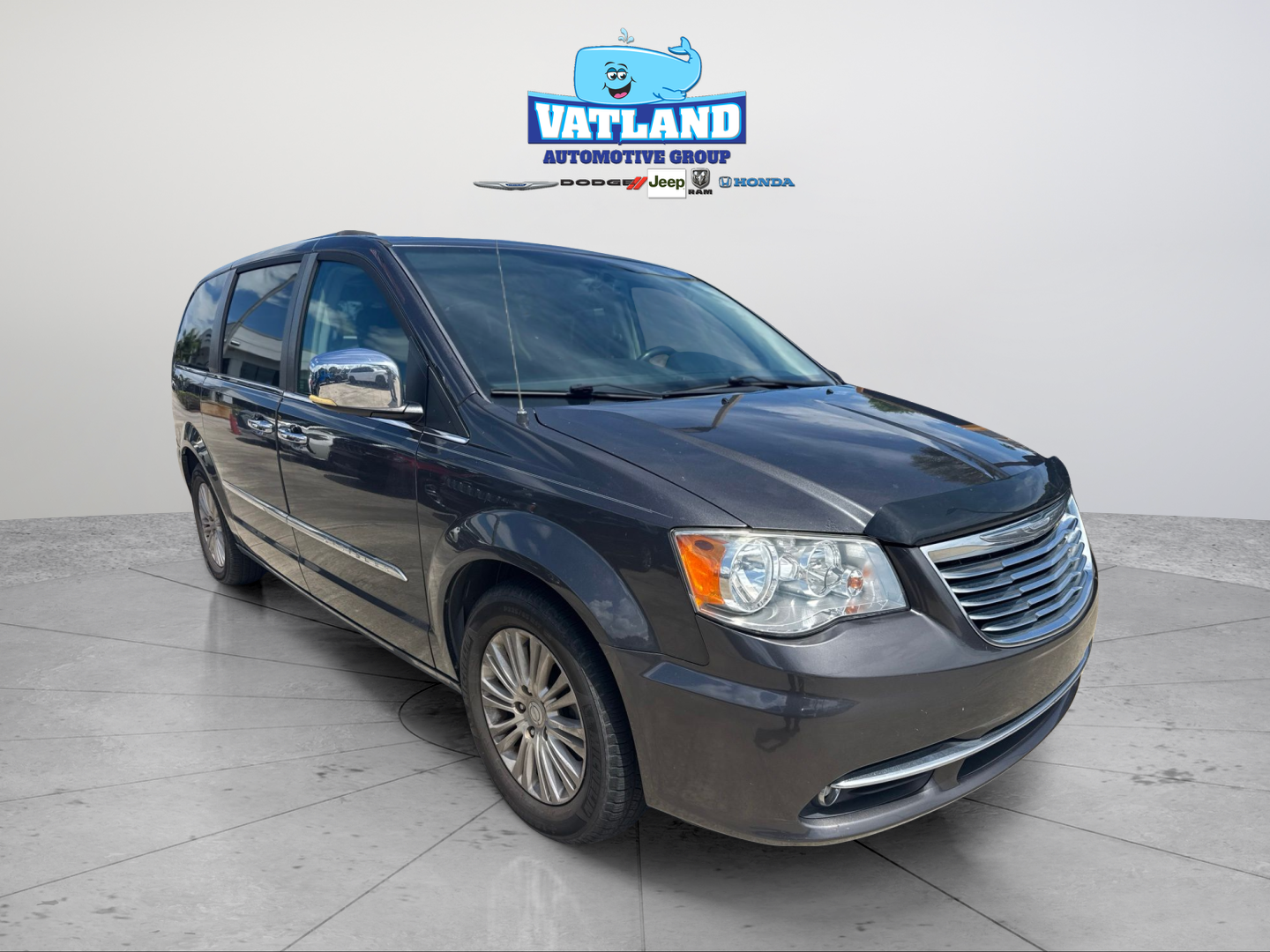Used 2016 Gray Chrysler Limited image 7