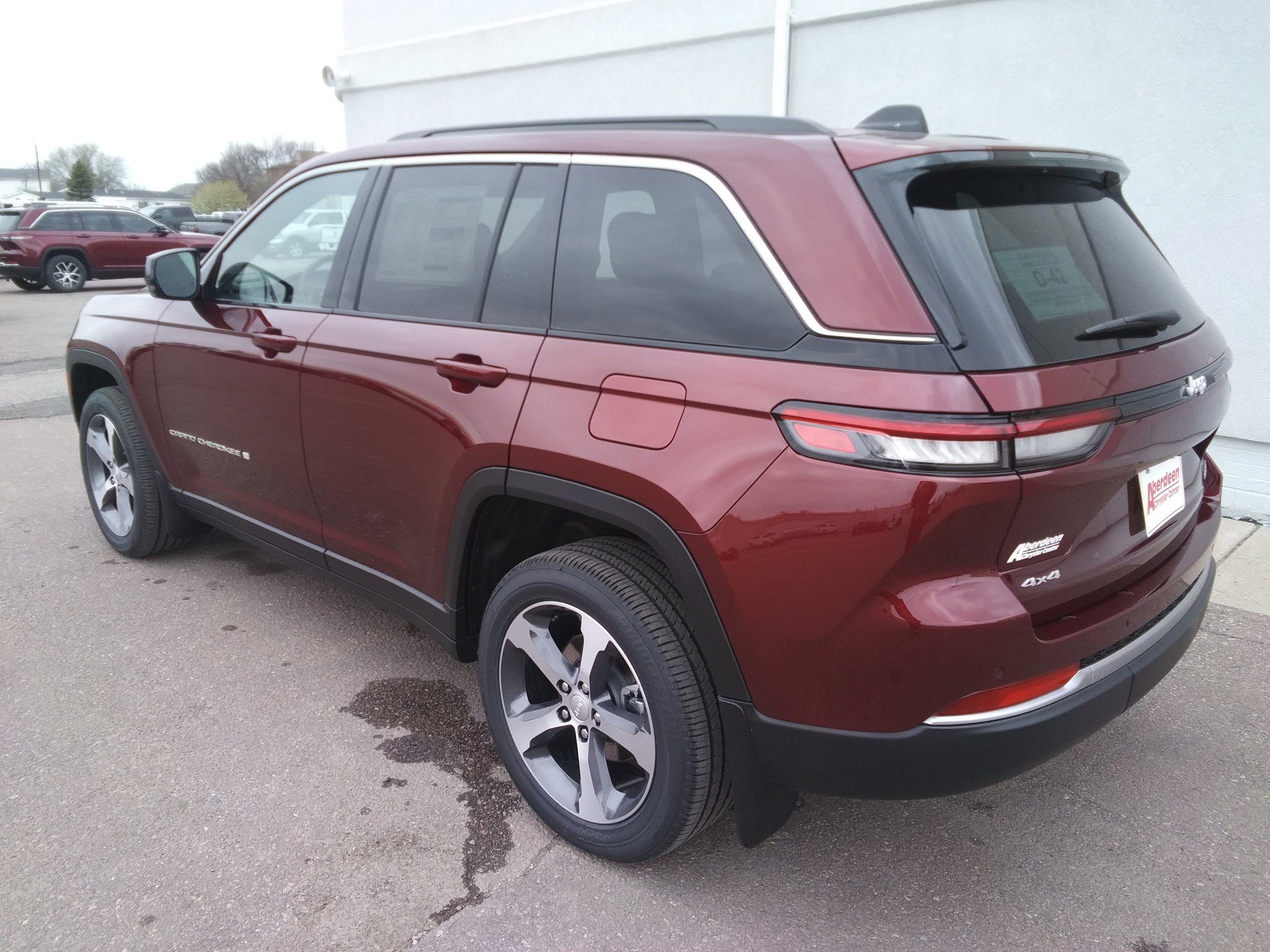 New 2026 Velvet Red Pearl-Coat Exterior Paint Jeep Limited image 7