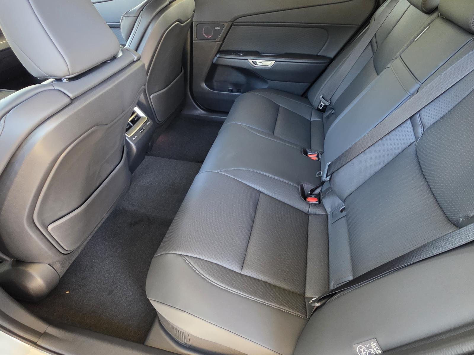 New 2026 Iridium Lexus ES 350h PREMIUM+ image 9