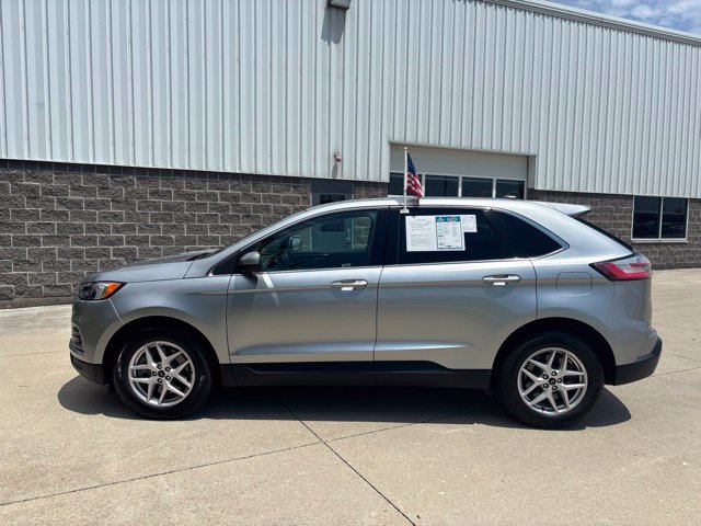 Used 2024 Silver Ford SEL image 9