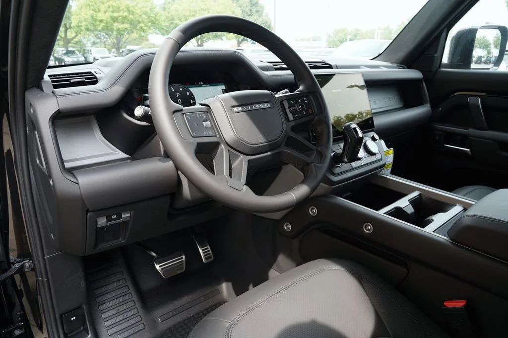 New 2026 Santorini Black Land Rover X image 14