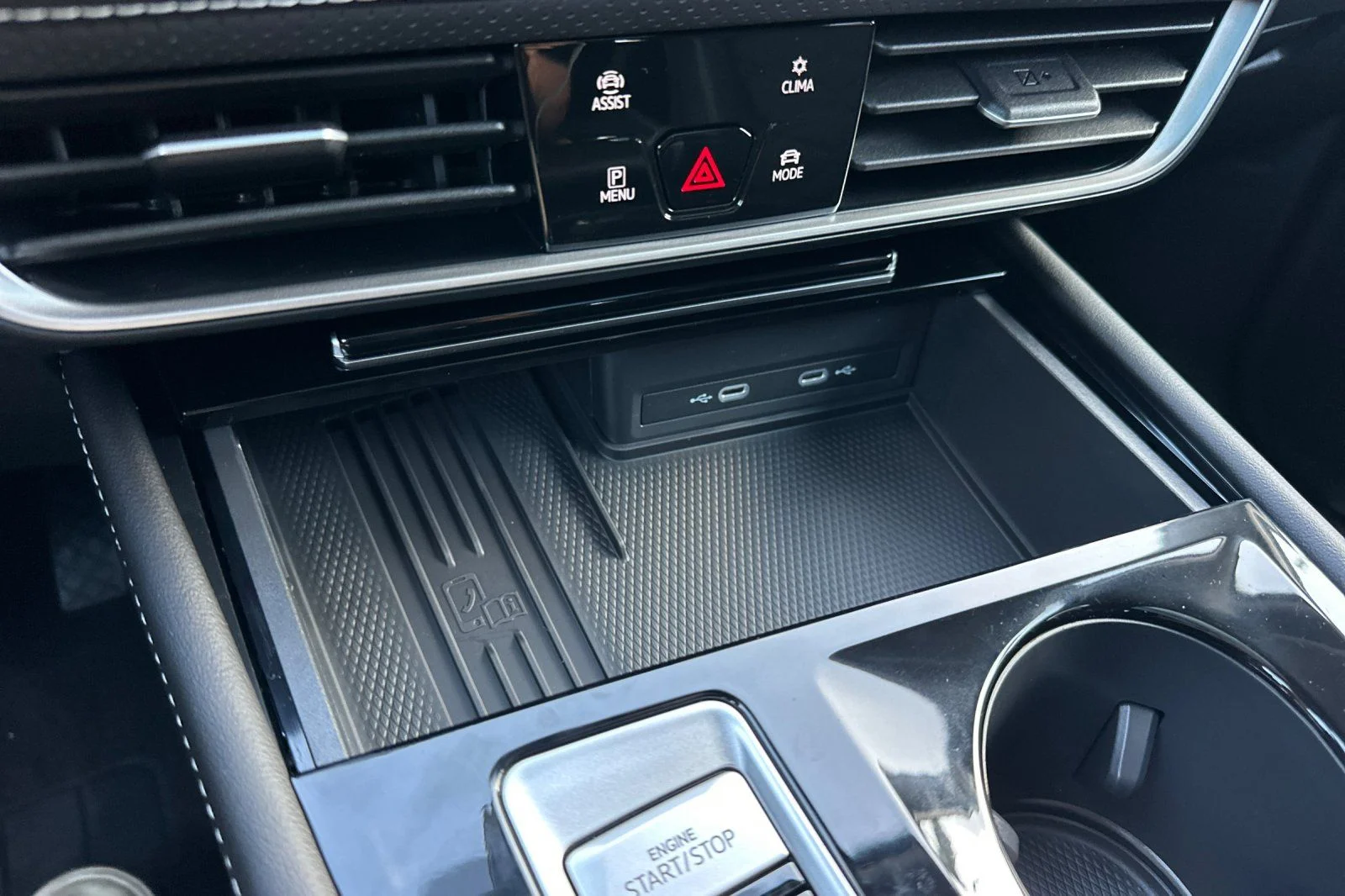 New 2026 Silver Volkswagen 2.0T SE w/Technology image 25