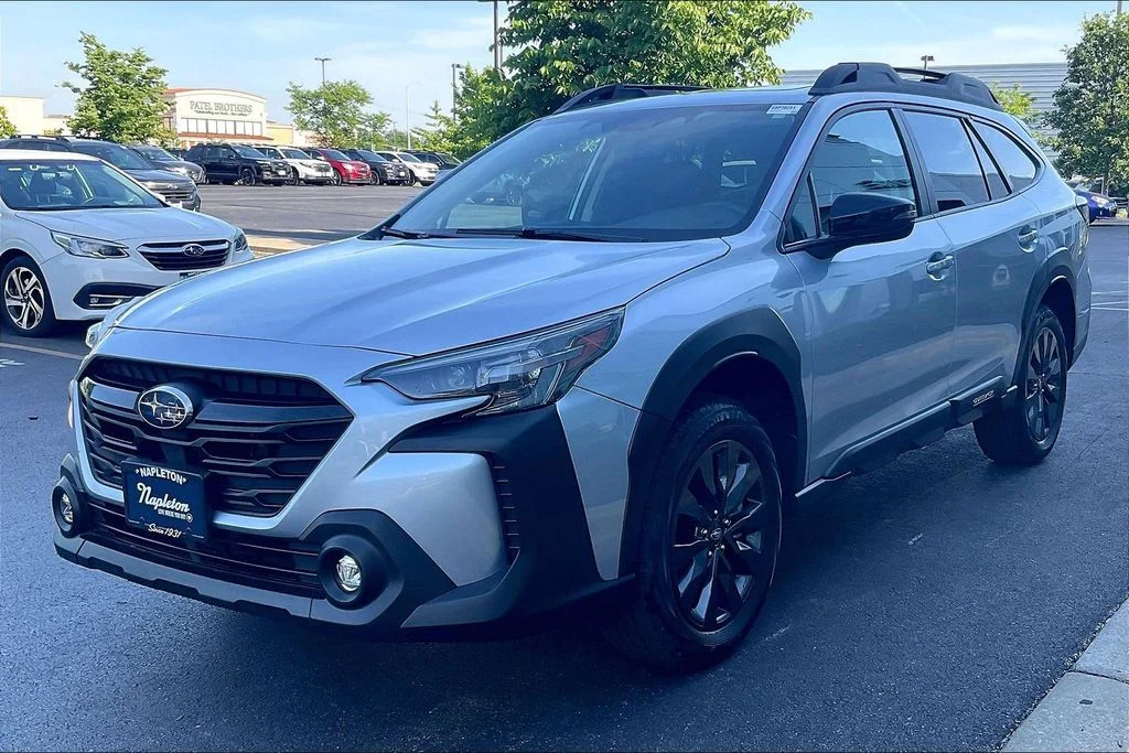 Used 2025 Silver Subaru Onyx Edition image 15