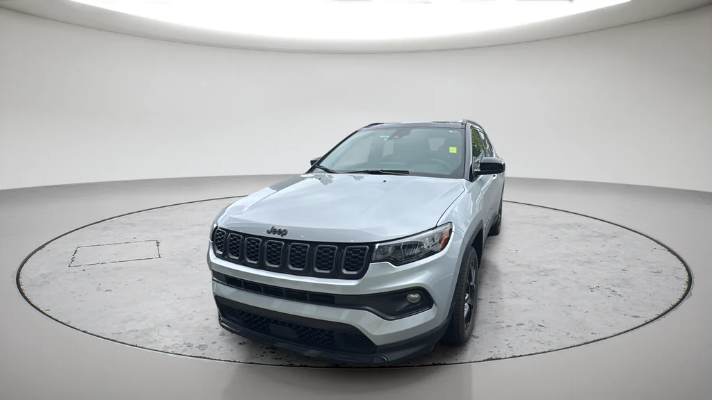 Used 2024 Silver Jeep Latitude image 12