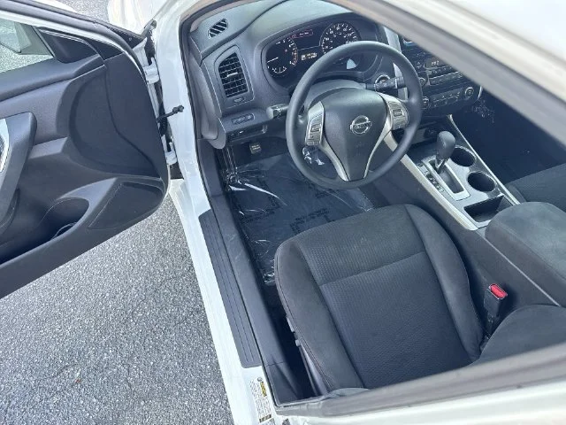 Used 2014 White Nissan 2.5 S image 15