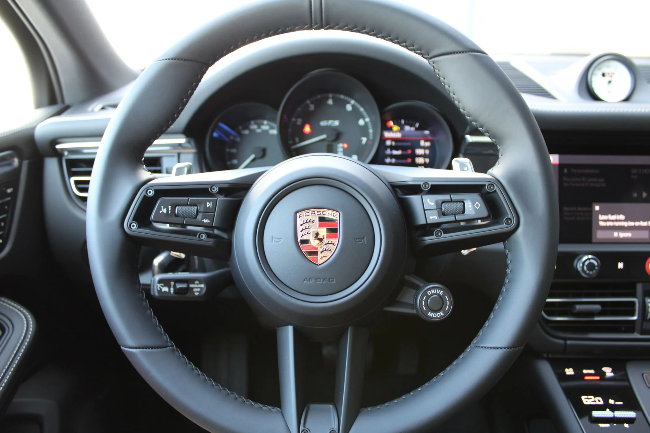 2026 Porsche Macan GTS - Photo 15