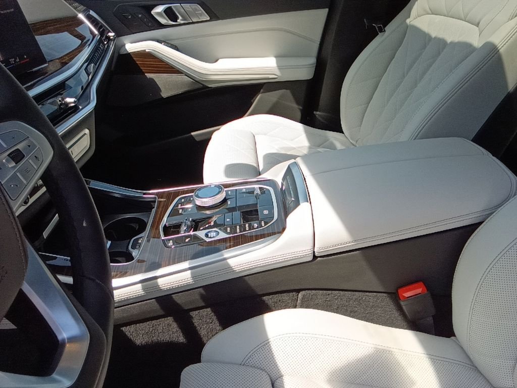 Used 2026 Aventurin Red Metallic BMW xDrive40i image 17