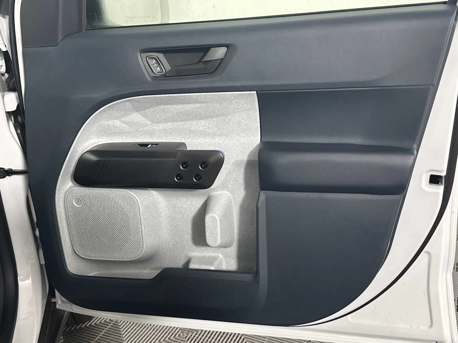 New 2026 Oxford White Ford XLT image 19