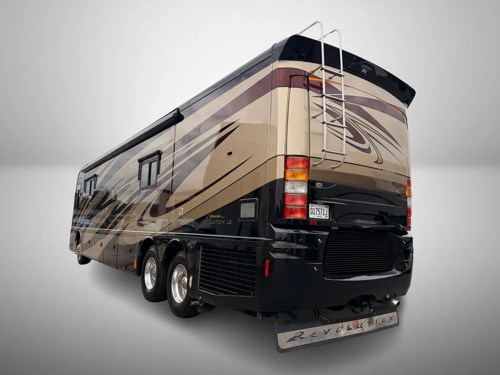 Used 2010 Black Fleetwood 42T image 3
