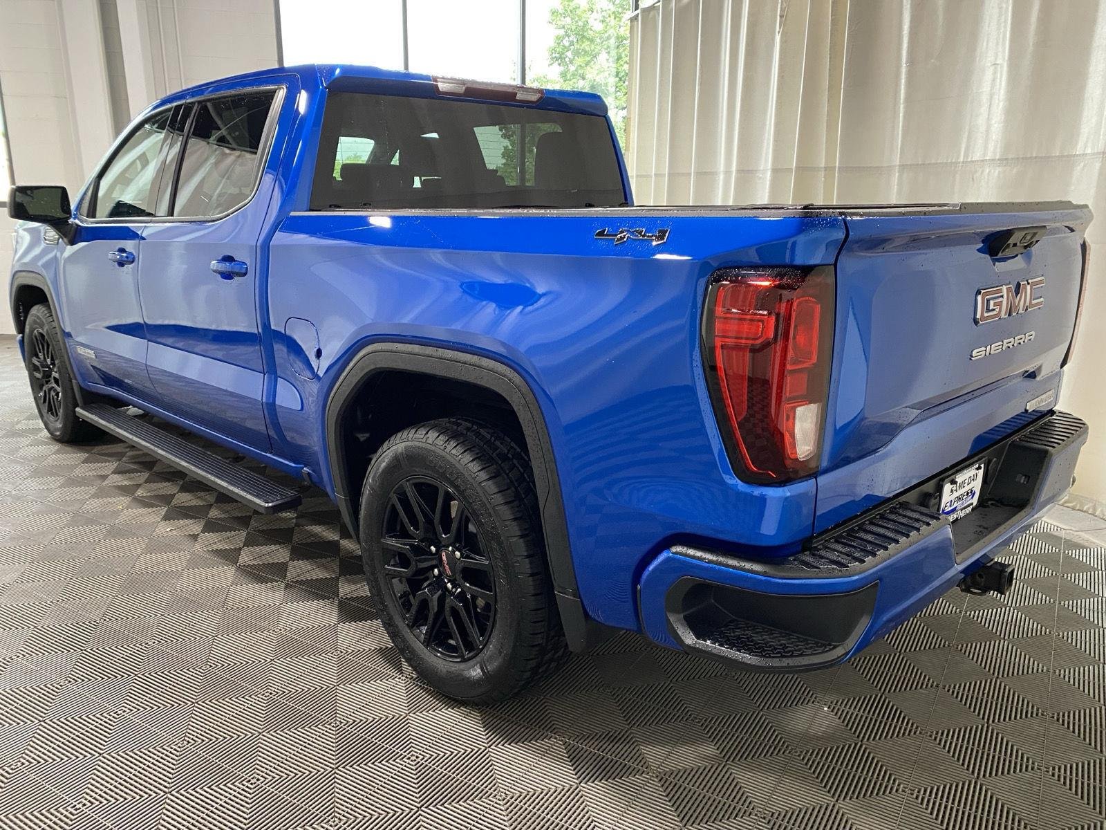 Used 2024 Dynamic Blue Metallic GMC Elevation image 8